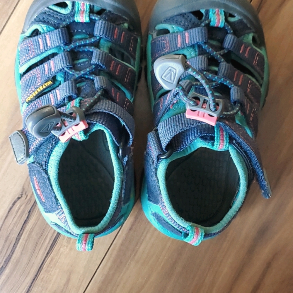 Toddler girl keen sandals